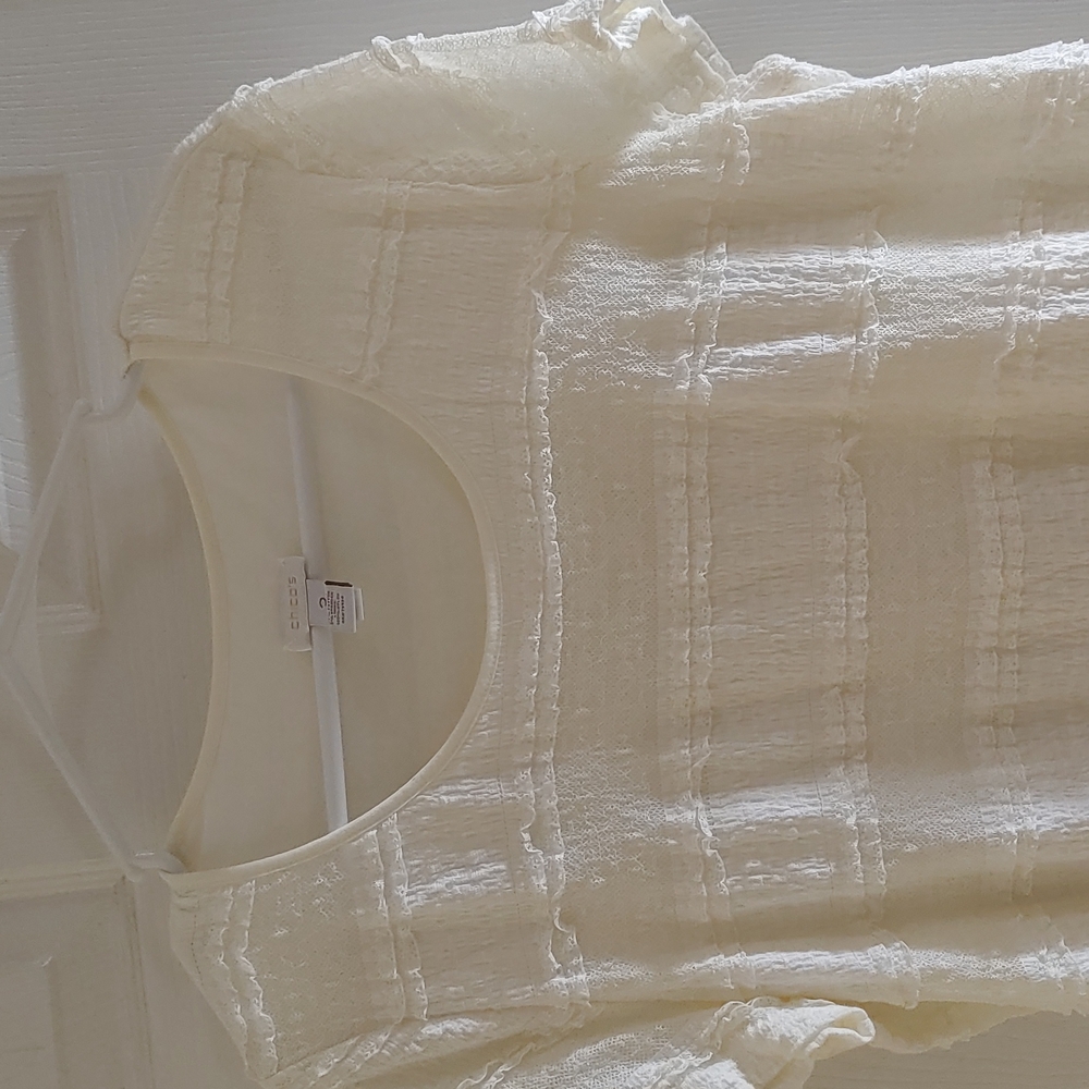 Chicos size 3 top- size large too small for me. Cute top in like new condition